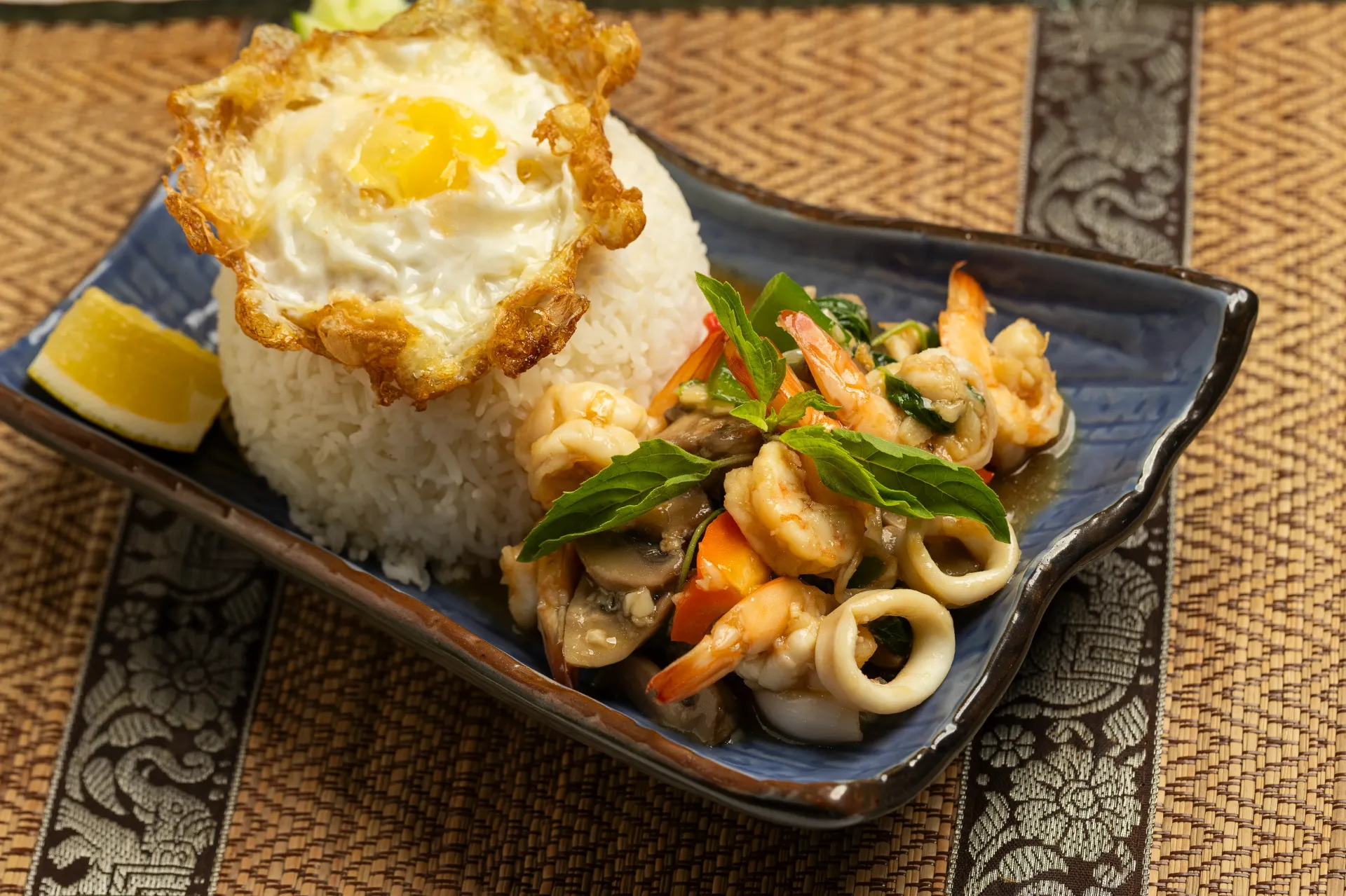 Padkrapao Served with Rice (Seafood, Without Egg)